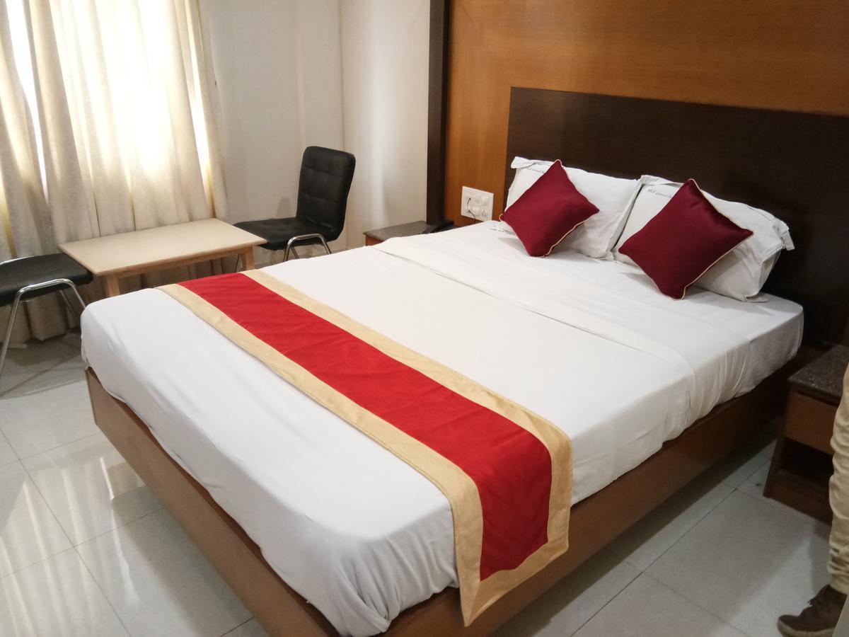Hlv Grand Inn 班加罗尔 外观 照片